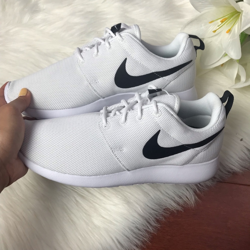 Women Nike Roshe One White - Picture 5 of 8